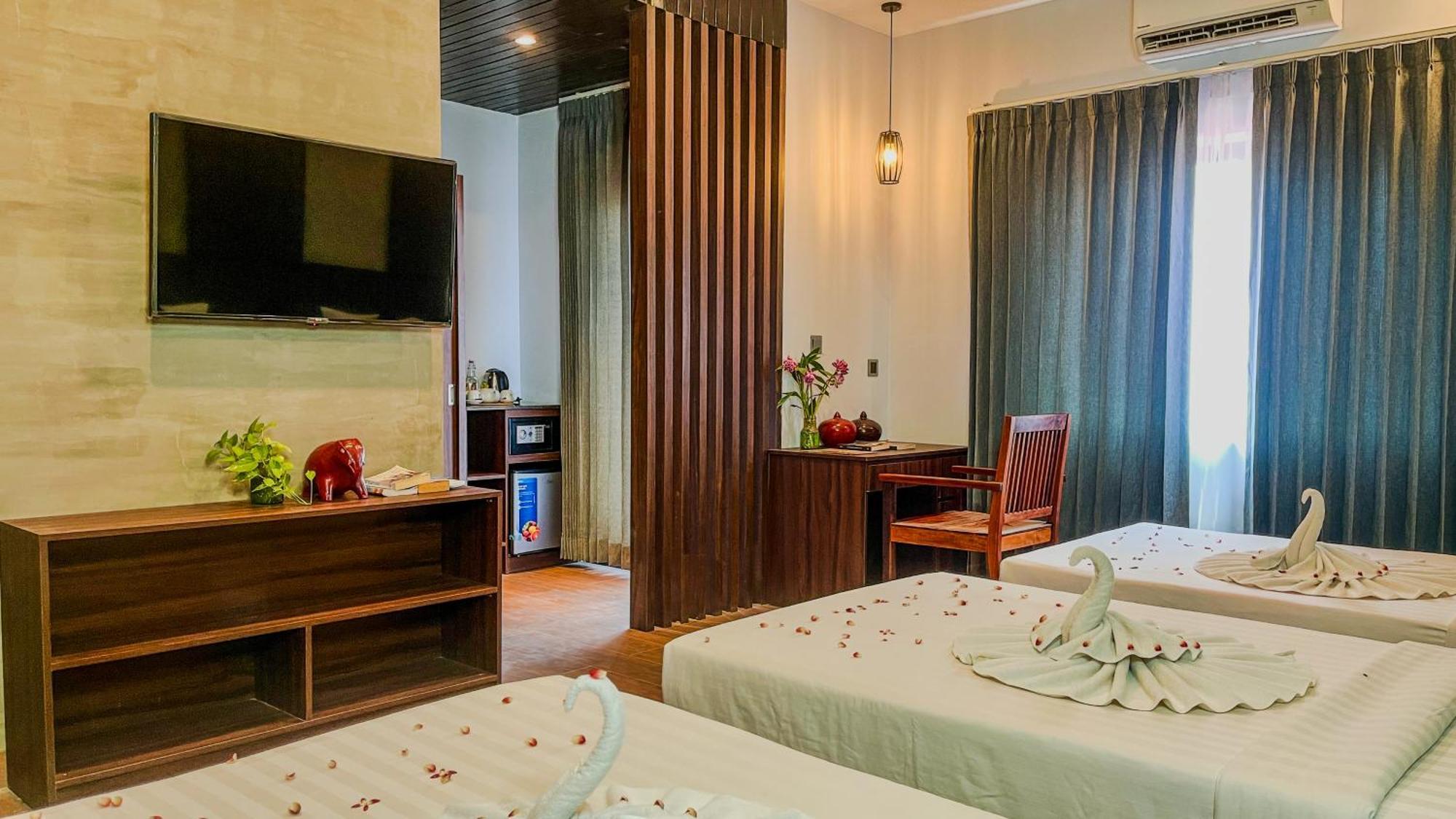 The Luxury Hotel Siem Reap Exterior photo