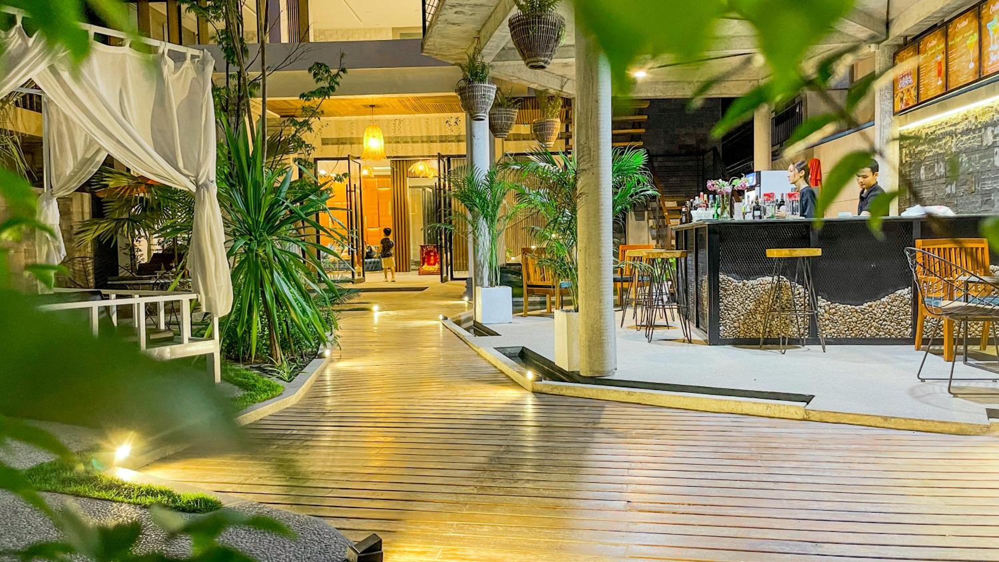 The Luxury Hotel Siem Reap Exterior photo